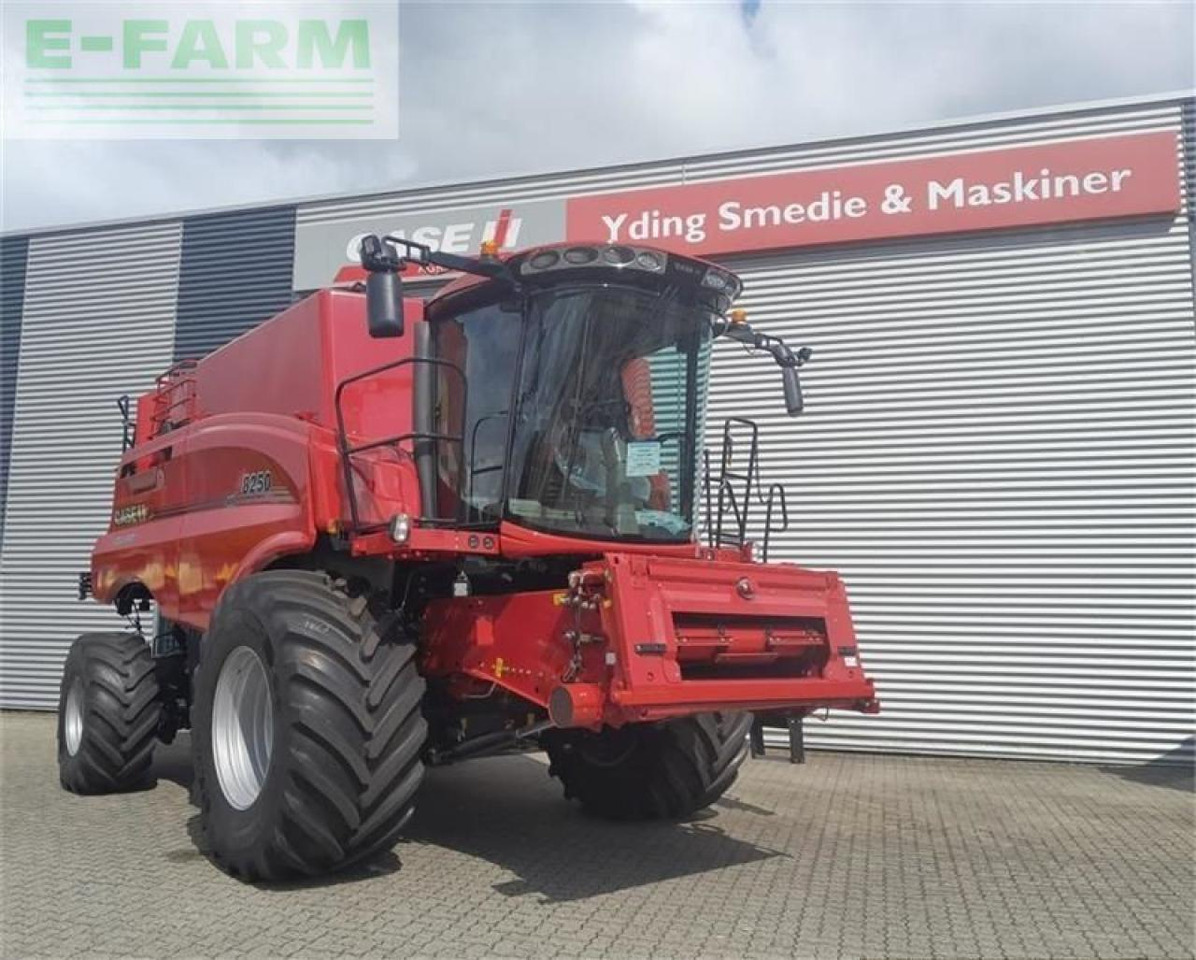 Case-IH 8250 kampagnepris axial-flow 8250 med 35 fod varioskærebord - Sklízecí mlátička: obrázek 1 Case-IH 8250 kampagnepris axial-flow 8250 med 35 fod varioskærebord - Sklízecí mlátička: obrázek 1
