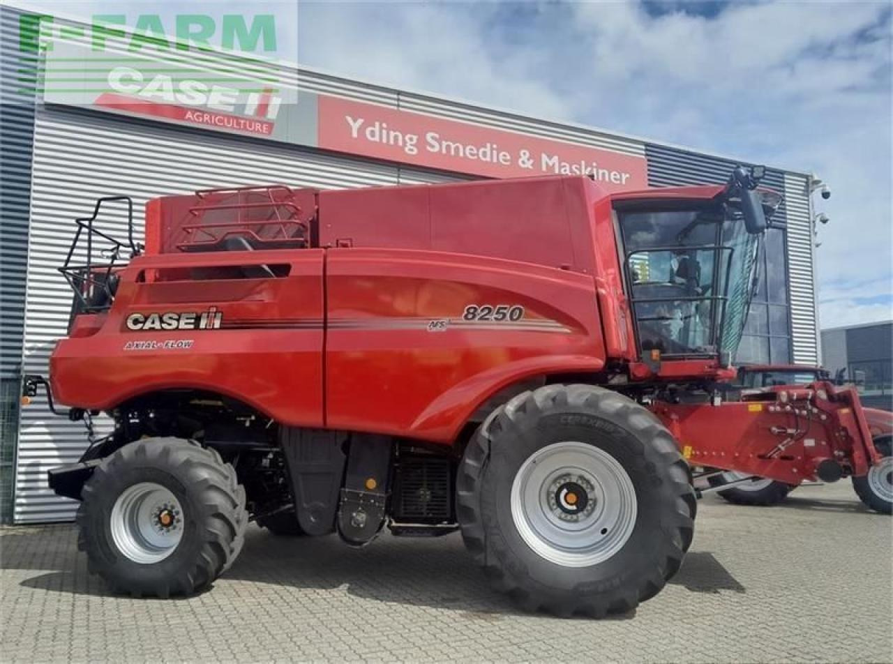 Case-IH 8250 kampagnepris axial-flow 8250 med 35 fod varioskærebord - Sklízecí mlátička: obrázek 2 Case-IH 8250 kampagnepris axial-flow 8250 med 35 fod varioskærebord - Sklízecí mlátička: obrázek 2