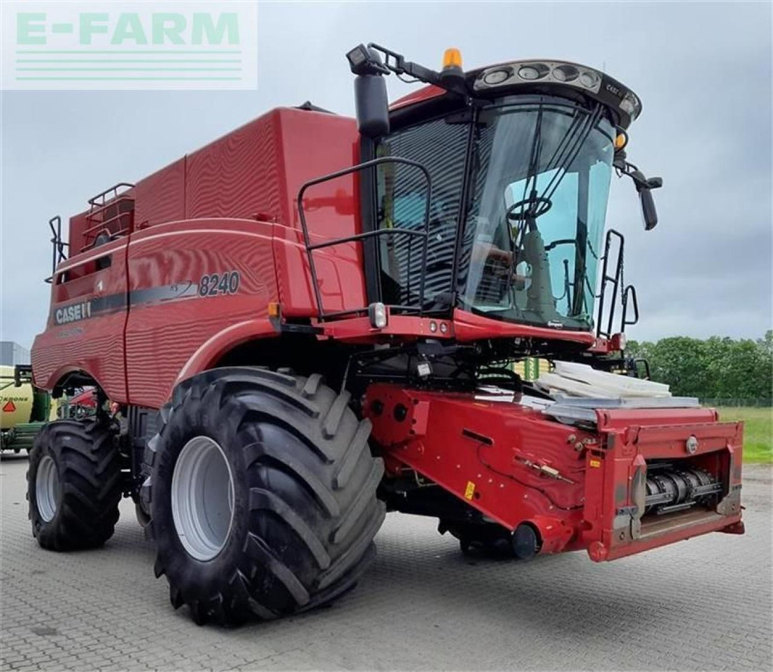 Case-IH axial flow 8240 med 30 fods vario skærebord - Sklízecí mlátička: obrázek 3 Case-IH axial flow 8240 med 30 fods vario skærebord - Sklízecí mlátička: obrázek 3