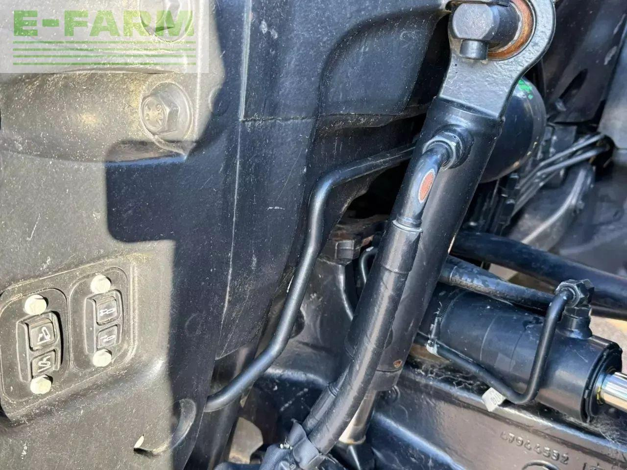 Case-IH optum 300 cvx CVX - Traktor: obrázek 5 Case-IH optum 300 cvx CVX - Traktor: obrázek 5