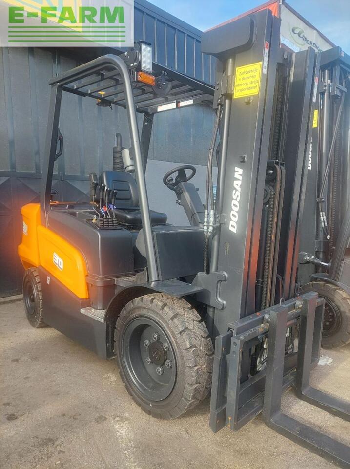 Doosan D30NXS - Vysokozdvižný vozík: obrázek 1 Doosan D30NXS - Vysokozdvižný vozík: obrázek 1