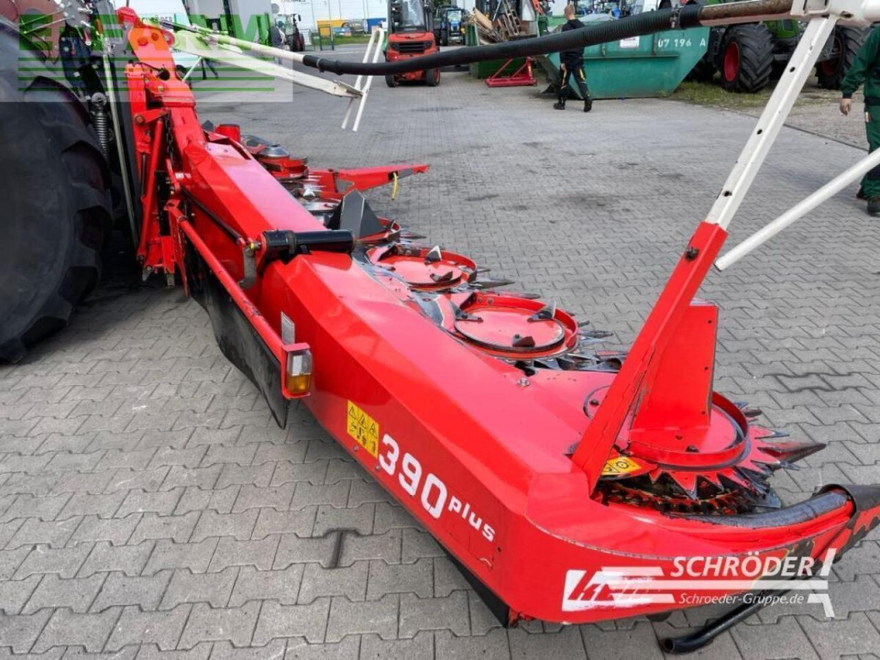 Fendt katana 85 + kemper 390plus + kemper 3002 - Sklízecí řezačka: obrázek 4 Fendt katana 85 + kemper 390plus + kemper 3002 - Sklízecí řezačka: obrázek 4