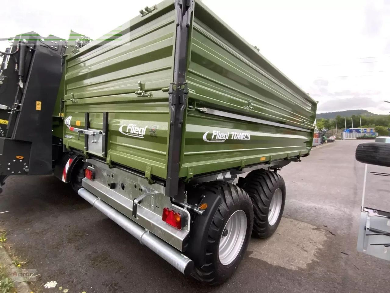 Fliegl tdk 140 - Zemědělský sklápěcí přívěs: obrázek 2 Fliegl tdk 140 - Zemědělský sklápěcí přívěs: obrázek 2