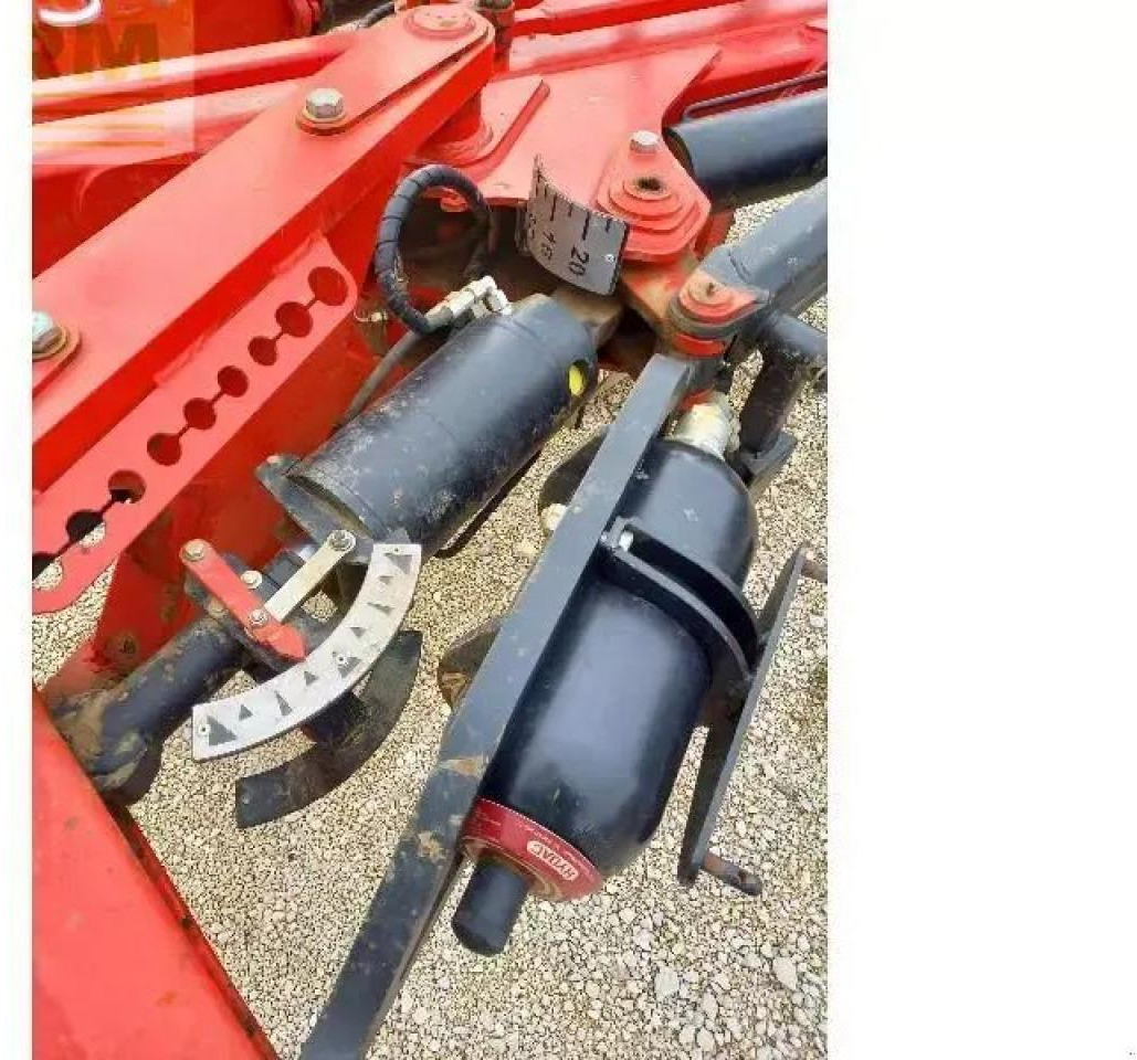 Gregoire Besson gregoire besson - Pluh: obrázek 5 Gregoire Besson gregoire besson - Pluh: obrázek 5