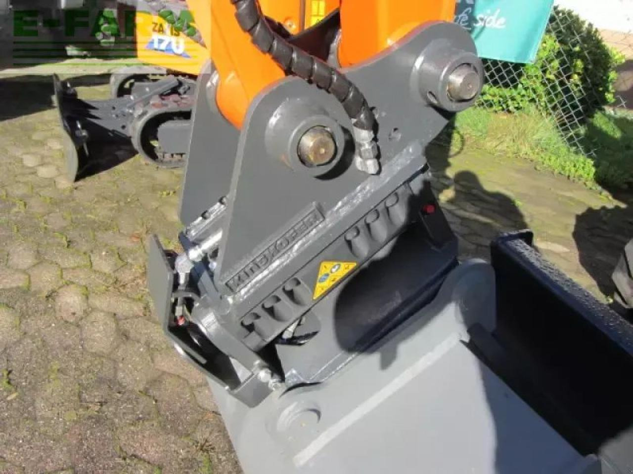 Hitachi zx 33 u-6 - Mini rýpadlo: obrázek 2 Hitachi zx 33 u-6 - Mini rýpadlo: obrázek 2