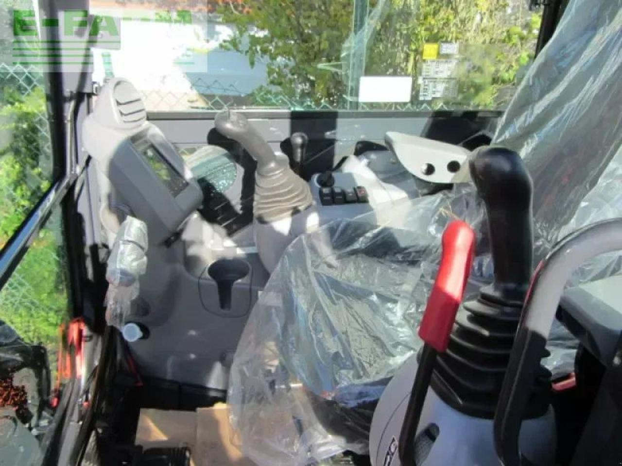 Hitachi zx 33 u-6 - Mini rýpadlo: obrázek 3 Hitachi zx 33 u-6 - Mini rýpadlo: obrázek 3