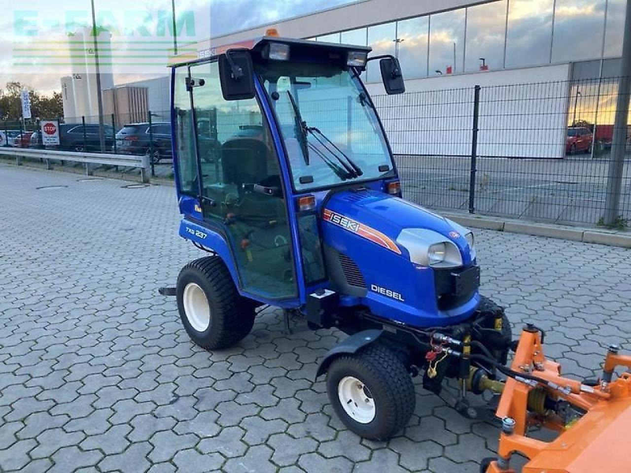 Iseki tgx 237 kehrmaschine, sichermäher - Traktor: obrázek 4 Iseki tgx 237 kehrmaschine, sichermäher - Traktor: obrázek 4