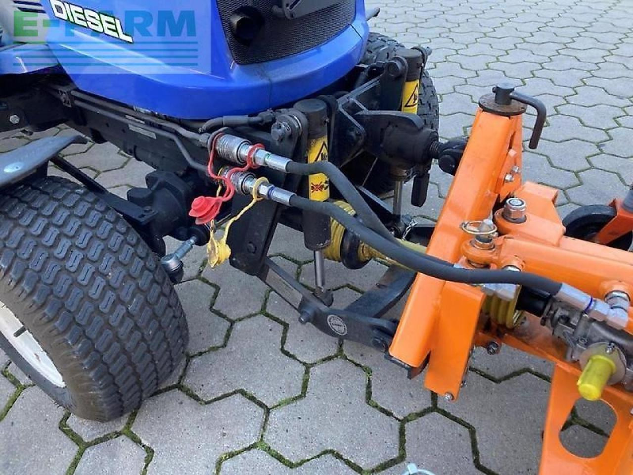Iseki tgx 237 kehrmaschine, sichermäher - Traktor: obrázek 3 Iseki tgx 237 kehrmaschine, sichermäher - Traktor: obrázek 3