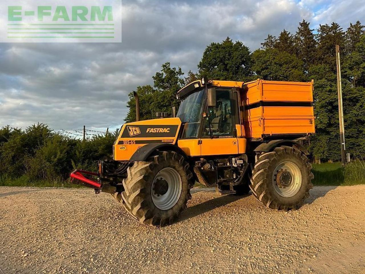 JCB fastrac 185 / 65 - Traktor: obrázek 1 JCB fastrac 185 / 65 - Traktor: obrázek 1