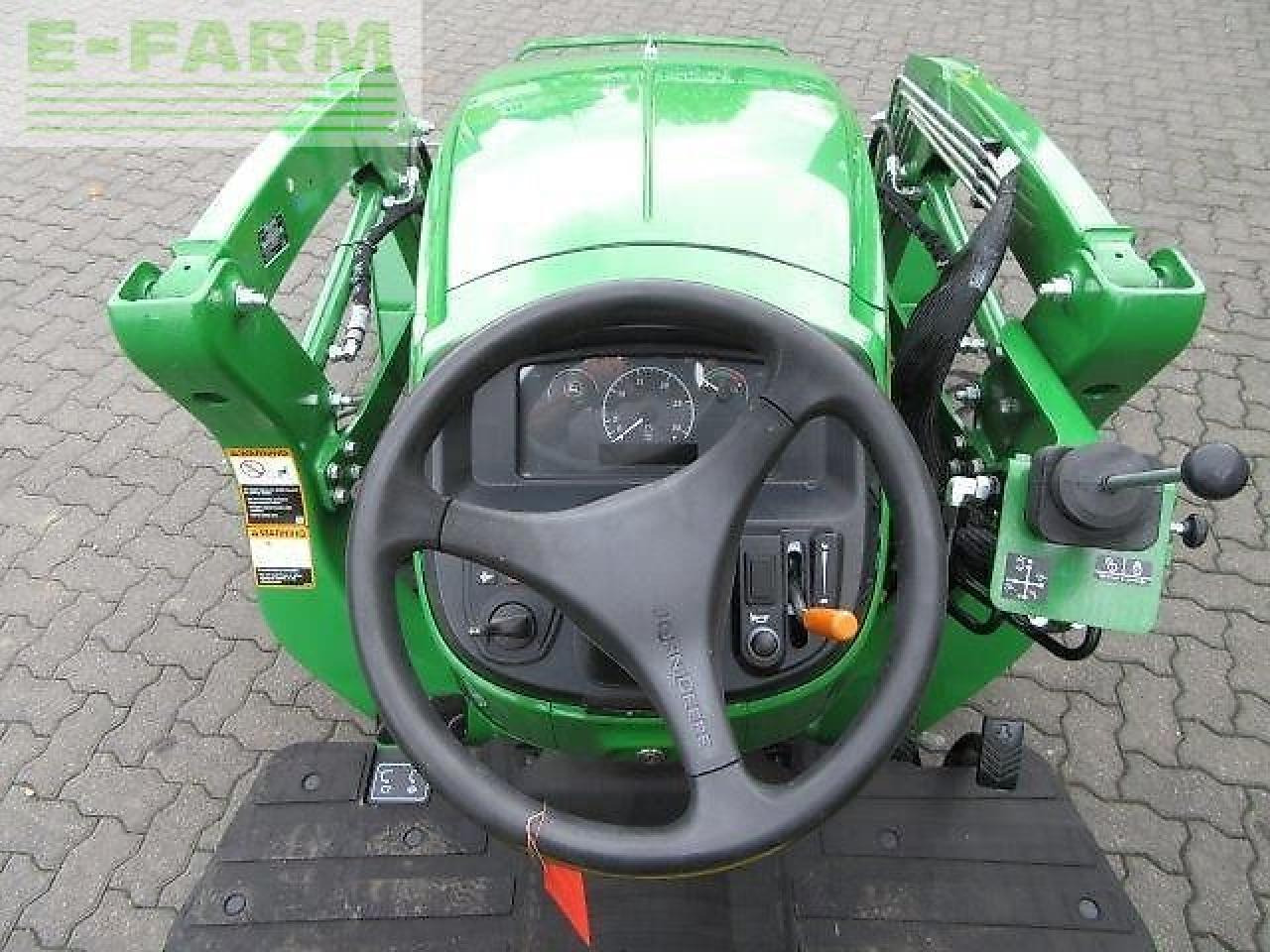 John Deere 3038e 300e - Traktor: obrázek 4 John Deere 3038e 300e - Traktor: obrázek 4