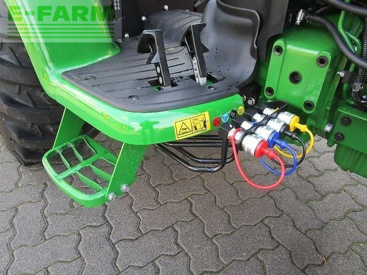 John Deere 3046r - Traktor: obrázek 4 John Deere 3046r - Traktor: obrázek 4