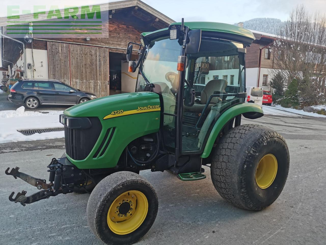 John Deere 4720 - Traktor: obrázek 1 John Deere 4720 - Traktor: obrázek 1