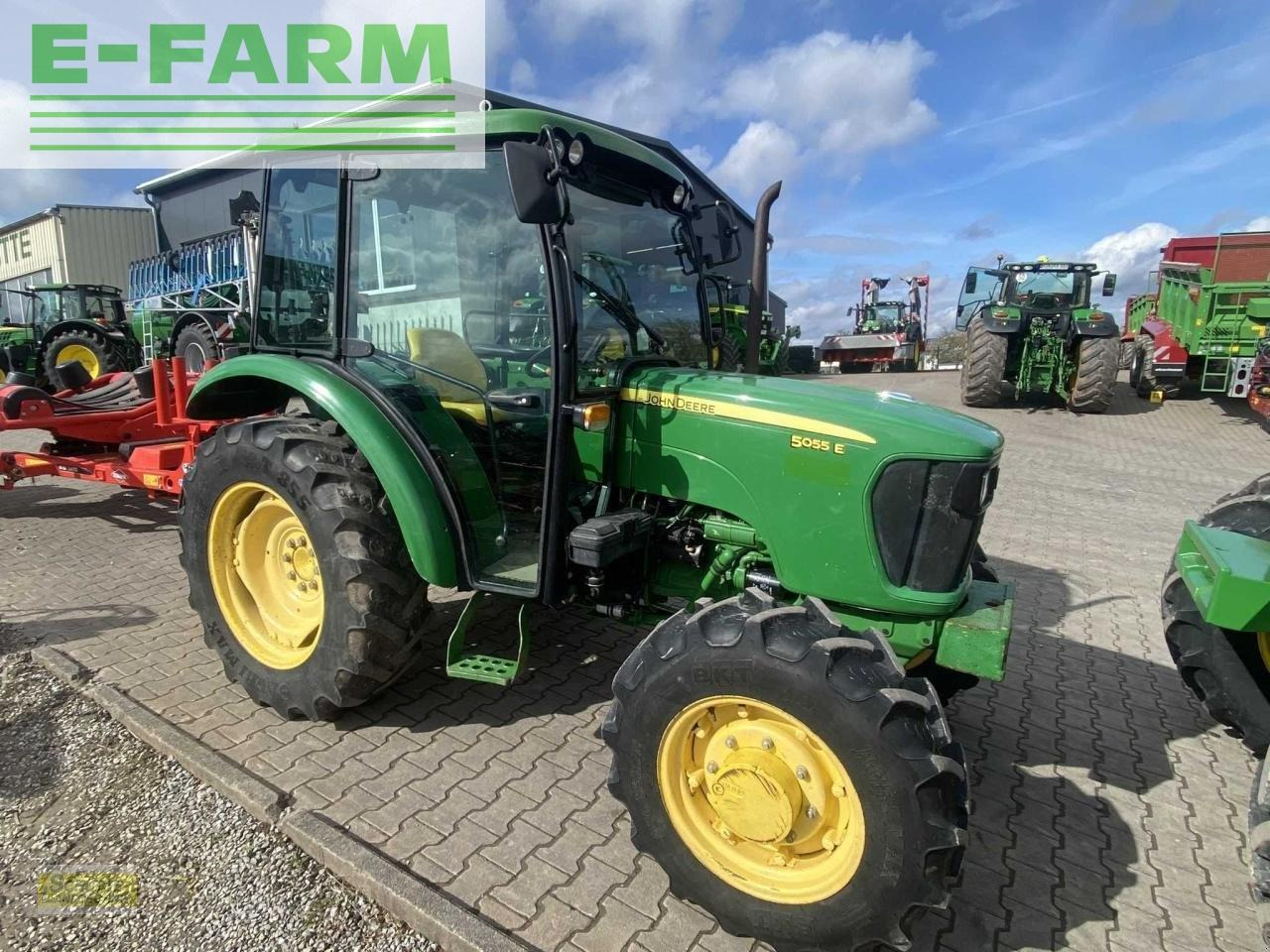 John Deere 5055e - Traktor: obrázek 1 John Deere 5055e - Traktor: obrázek 1
