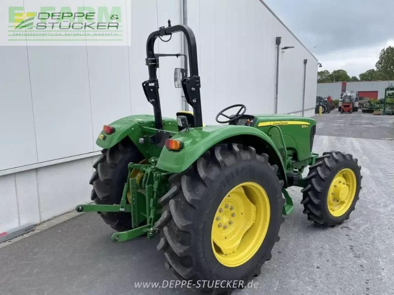 John Deere 5055e - Traktor: obrázek 2 John Deere 5055e - Traktor: obrázek 2