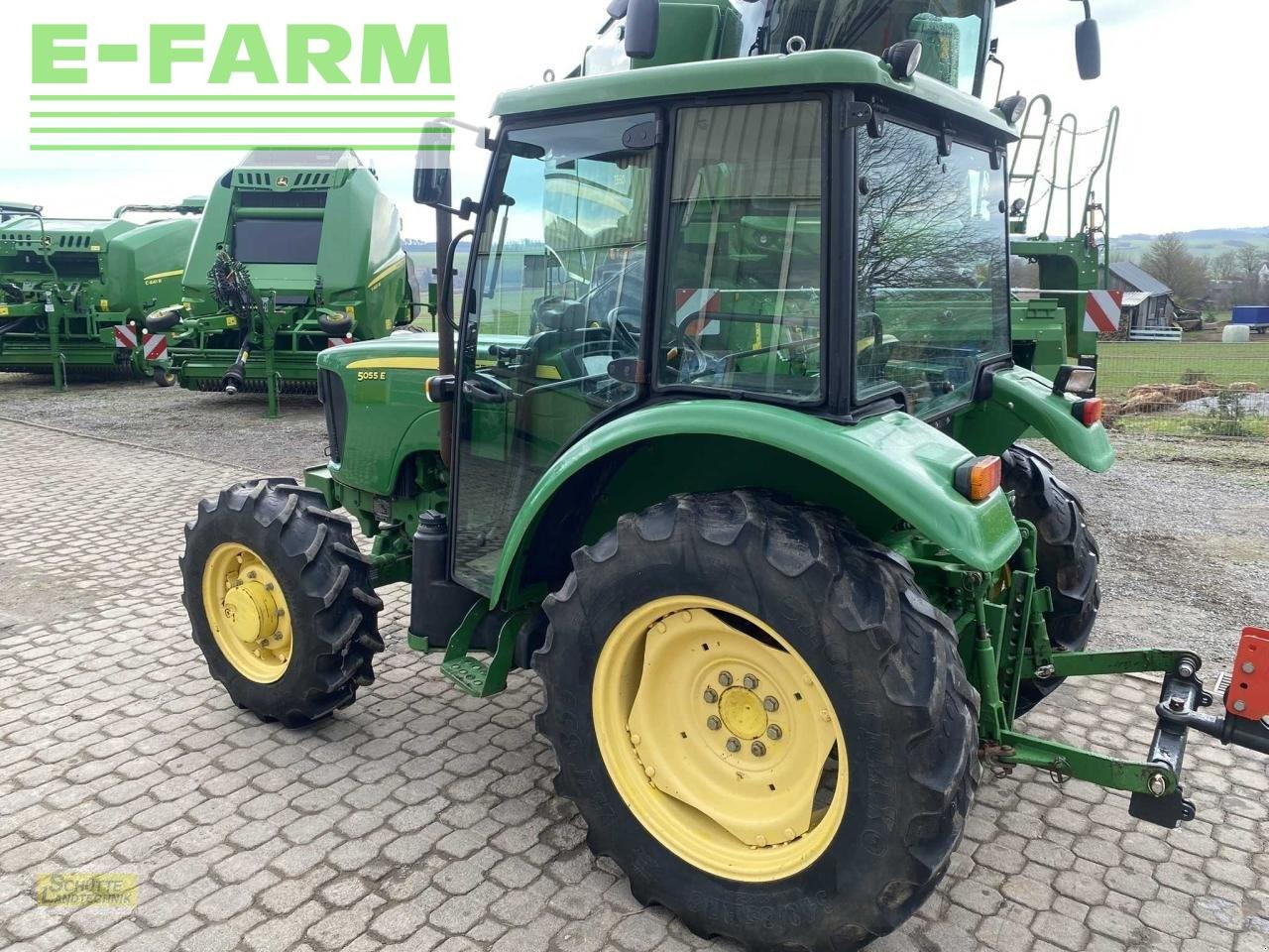 John Deere 5055e - Traktor: obrázek 5 John Deere 5055e - Traktor: obrázek 5