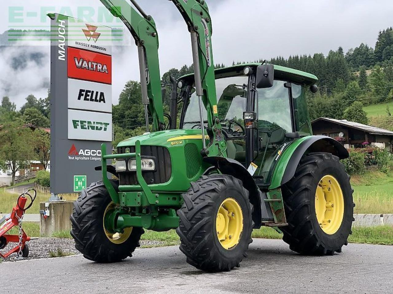 John Deere 5070m - Traktor: obrázek 1 John Deere 5070m - Traktor: obrázek 1