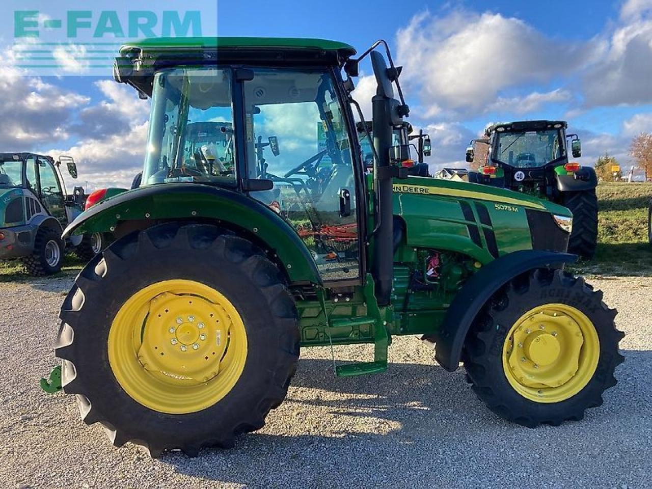 John Deere 5075m - Traktor: obrázek 4 John Deere 5075m - Traktor: obrázek 4