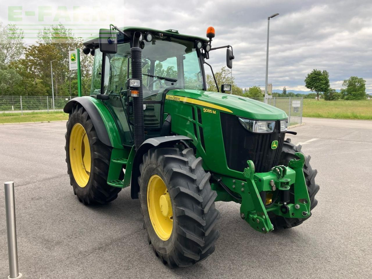 John Deere 5085M - Traktor: obrázek 4 John Deere 5085M - Traktor: obrázek 4