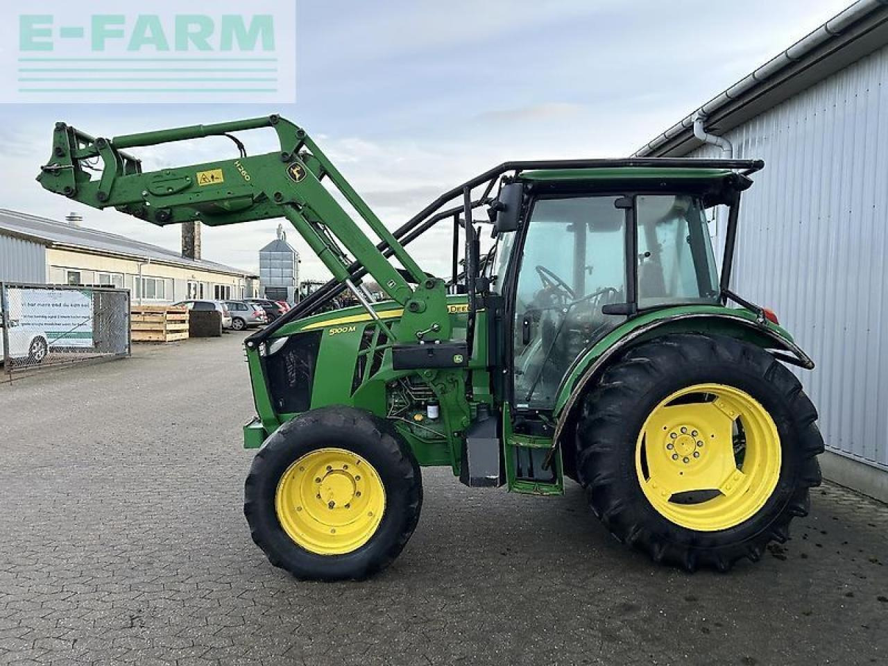John Deere 5100m - Traktor: obrázek 2 John Deere 5100m - Traktor: obrázek 2