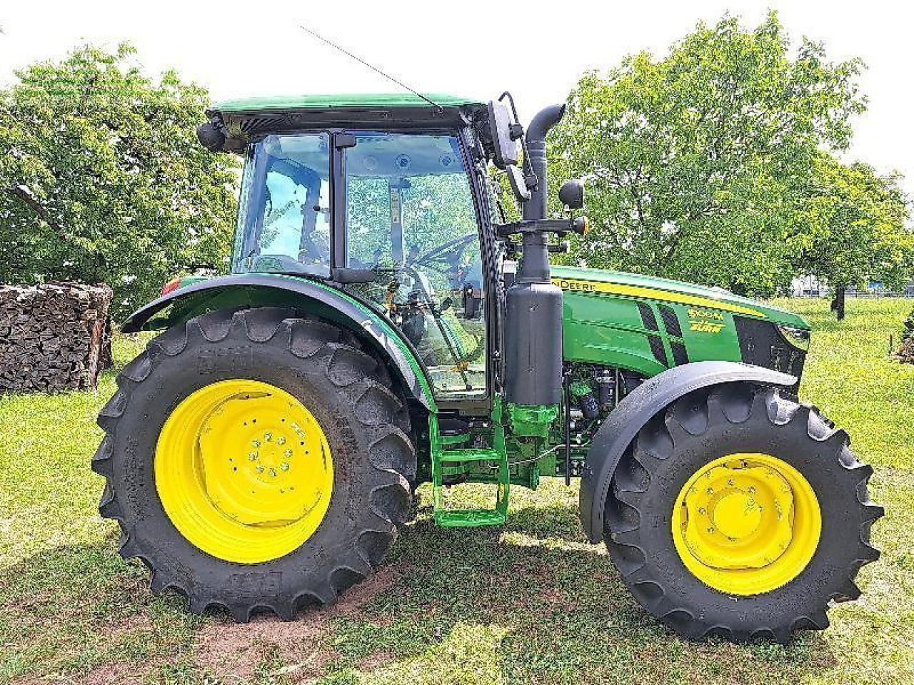John Deere 5100m - Traktor: obrázek 1 John Deere 5100m - Traktor: obrázek 1