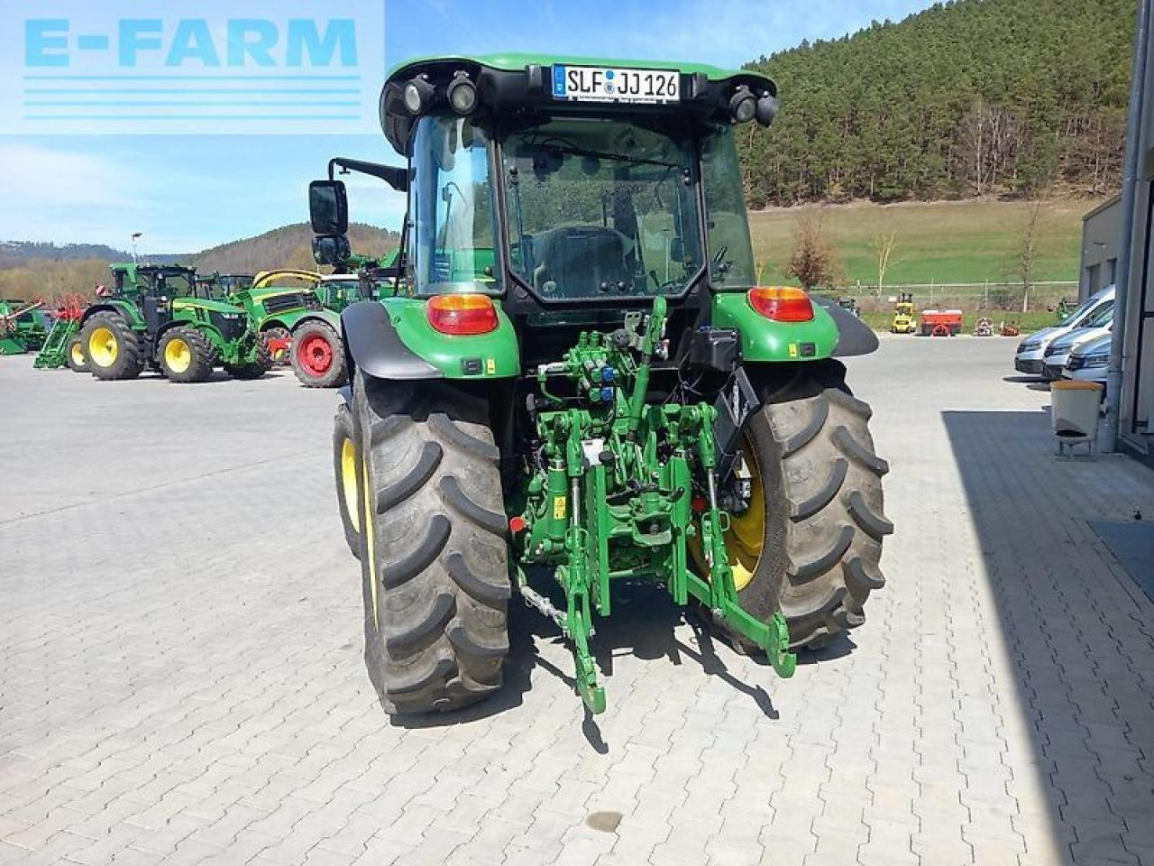 John Deere 5100m - Traktor: obrázek 3 John Deere 5100m - Traktor: obrázek 3