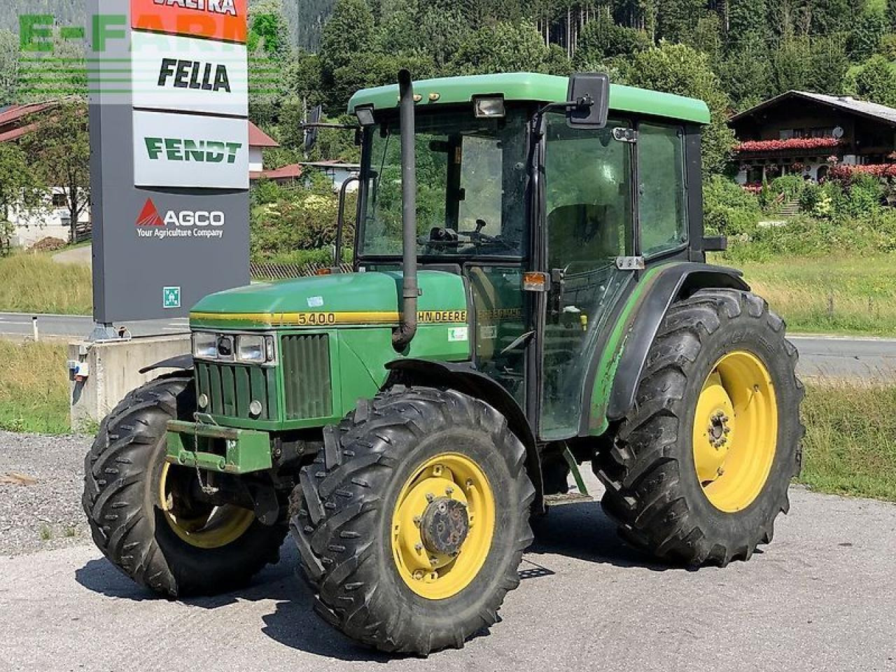 John Deere 5400 a - Traktor: obrázek 2 John Deere 5400 a - Traktor: obrázek 2