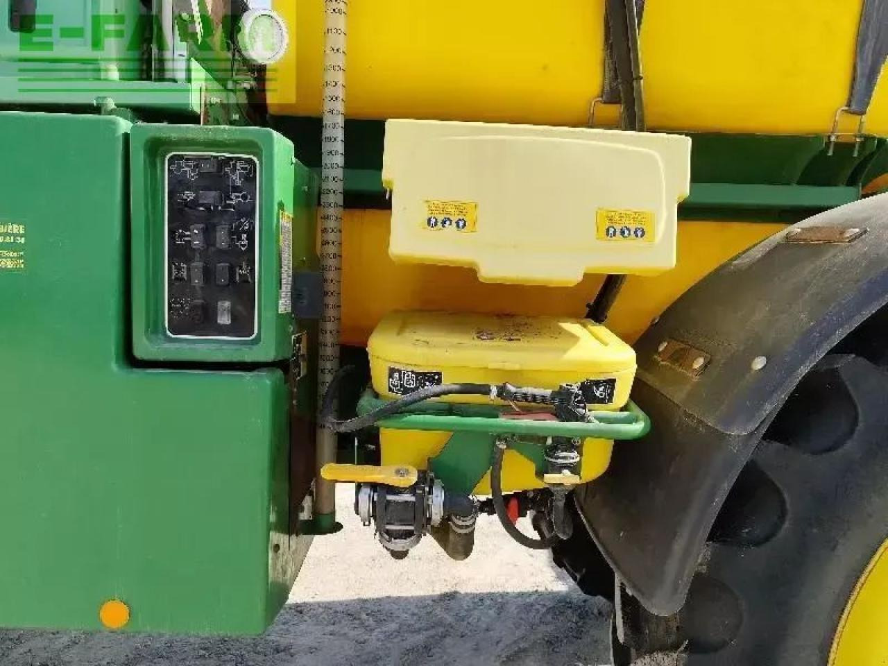 John Deere 5430i - Tažený postřikovač: obrázek 4 John Deere 5430i - Tažený postřikovač: obrázek 4