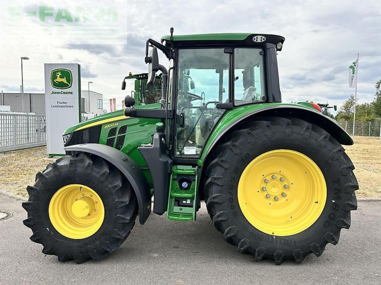 John Deere 6100m aq+ demo - Traktor: obrázek 1 John Deere 6100m aq+ demo - Traktor: obrázek 1