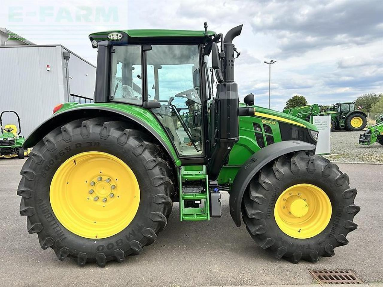 John Deere 6100m aq+ demo - Traktor: obrázek 3 John Deere 6100m aq+ demo - Traktor: obrázek 3