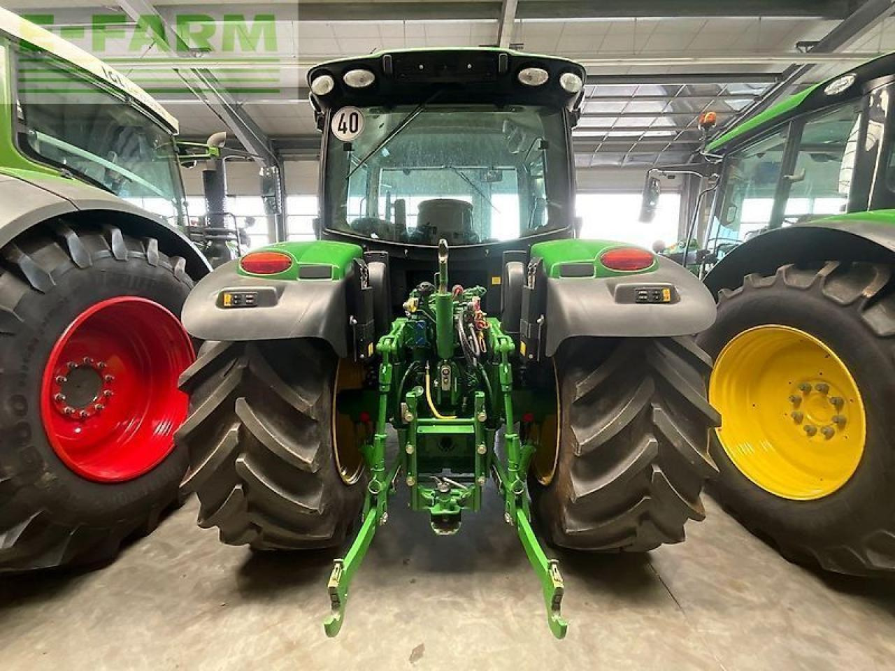 John Deere 6125 r - Traktor: obrázek 4 John Deere 6125 r - Traktor: obrázek 4