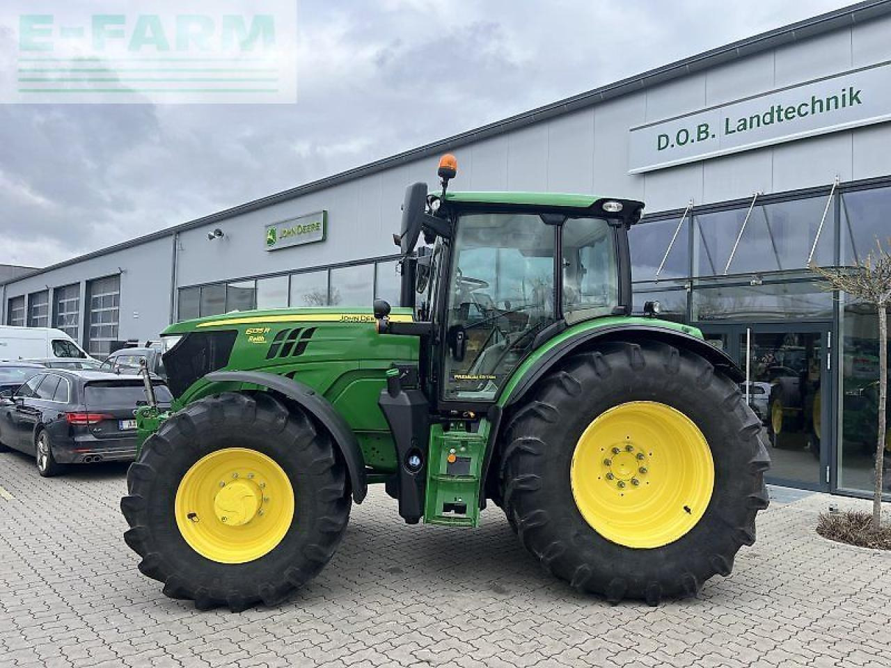 John Deere 6135 r - Traktor: obrázek 2 John Deere 6135 r - Traktor: obrázek 2