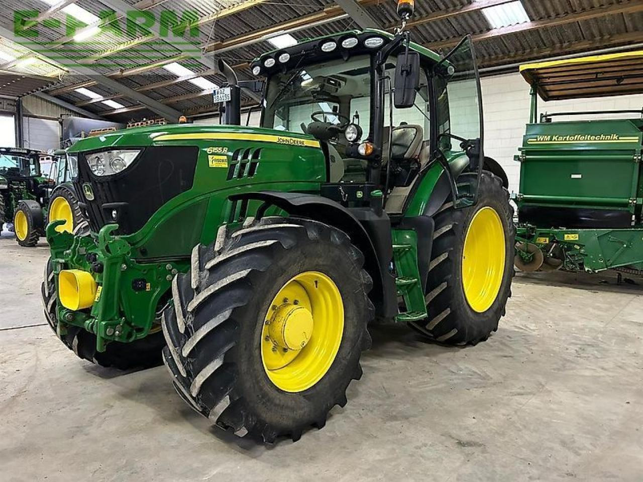 John Deere 6155r ap40 - Traktor: obrázek 1 John Deere 6155r ap40 - Traktor: obrázek 1