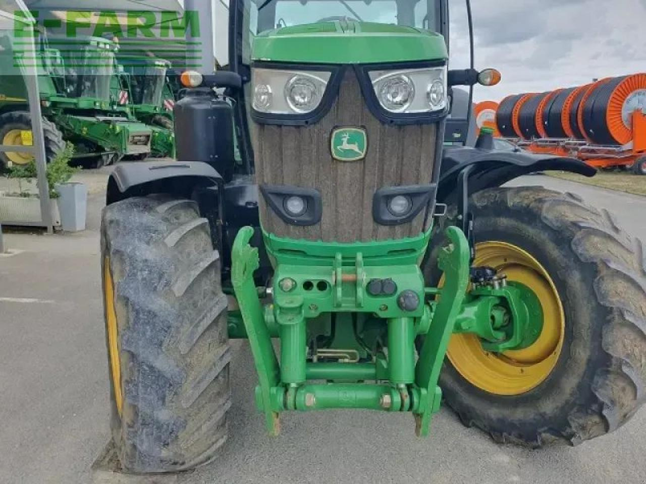 Traktor John Deere 6215r: obrázek 8