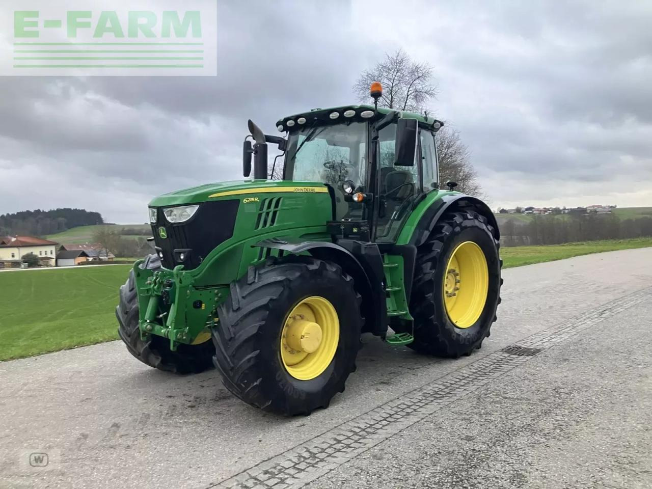 John Deere 6215r - Traktor: obrázek 1 John Deere 6215r - Traktor: obrázek 1