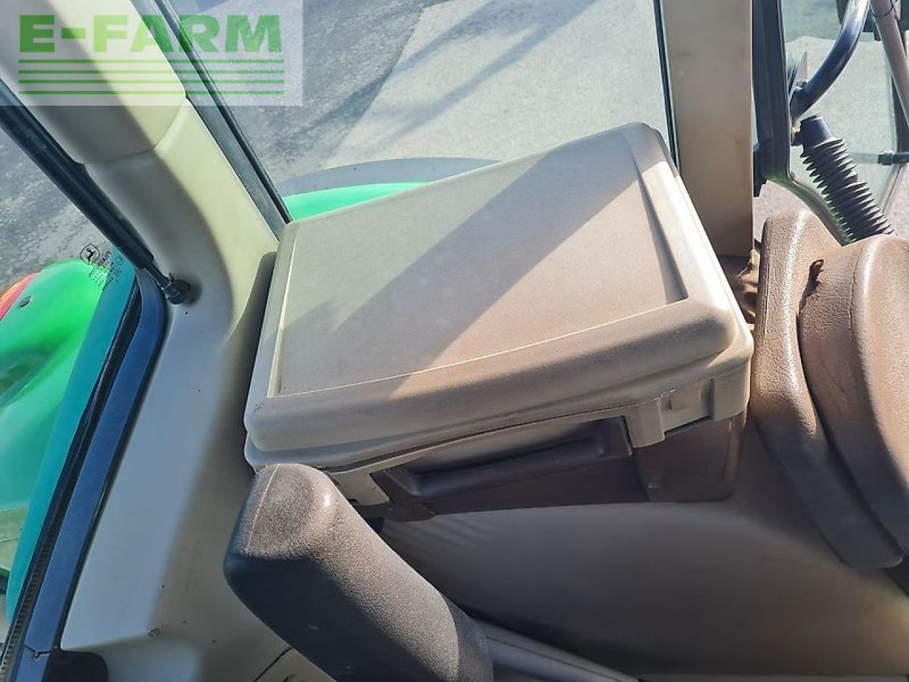 Traktor John Deere 6220 premium: obrázek 17 Traktor John Deere 6220 premium: obrázek 17