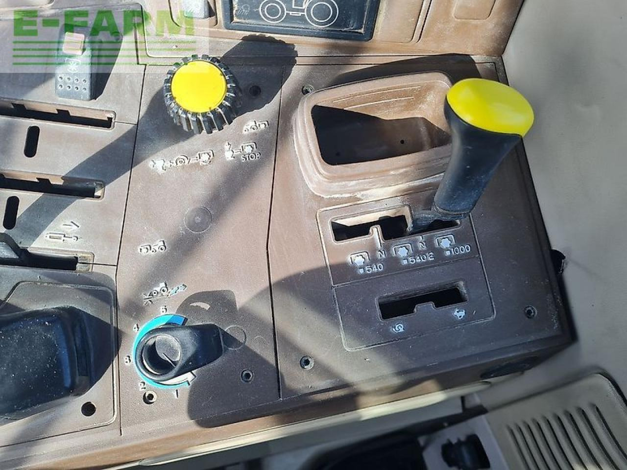 Traktor John Deere 6220 premium: obrázek 14 Traktor John Deere 6220 premium: obrázek 14