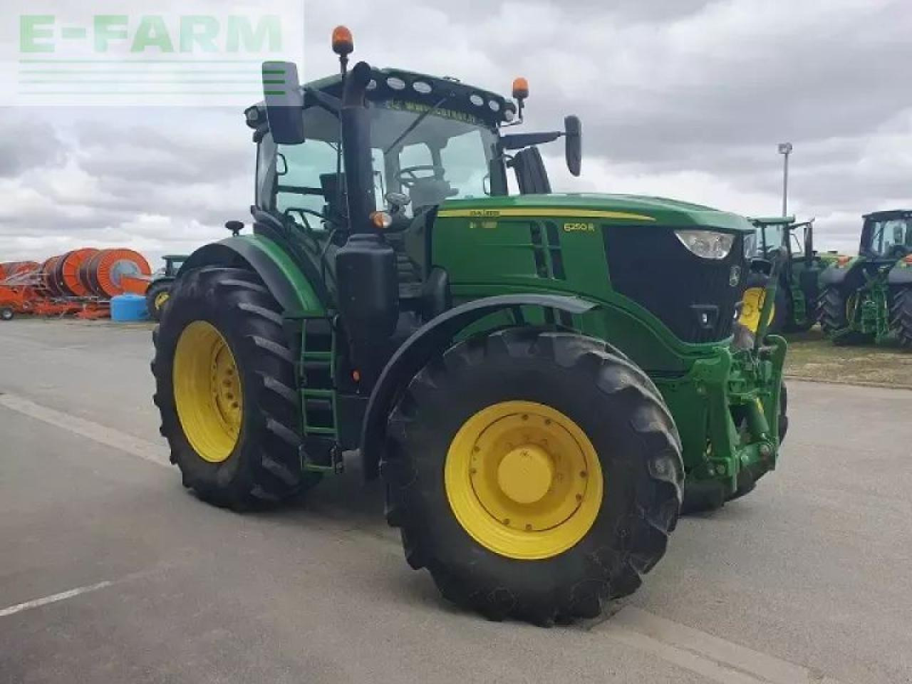 John Deere 6250r - Traktor: obrázek 2 John Deere 6250r - Traktor: obrázek 2