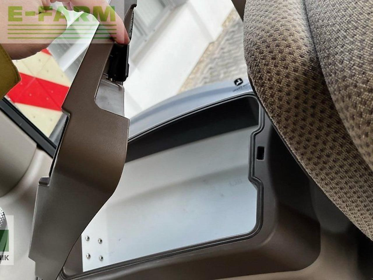 Traktor John Deere 6250r: obrázek 17 Traktor John Deere 6250r: obrázek 17