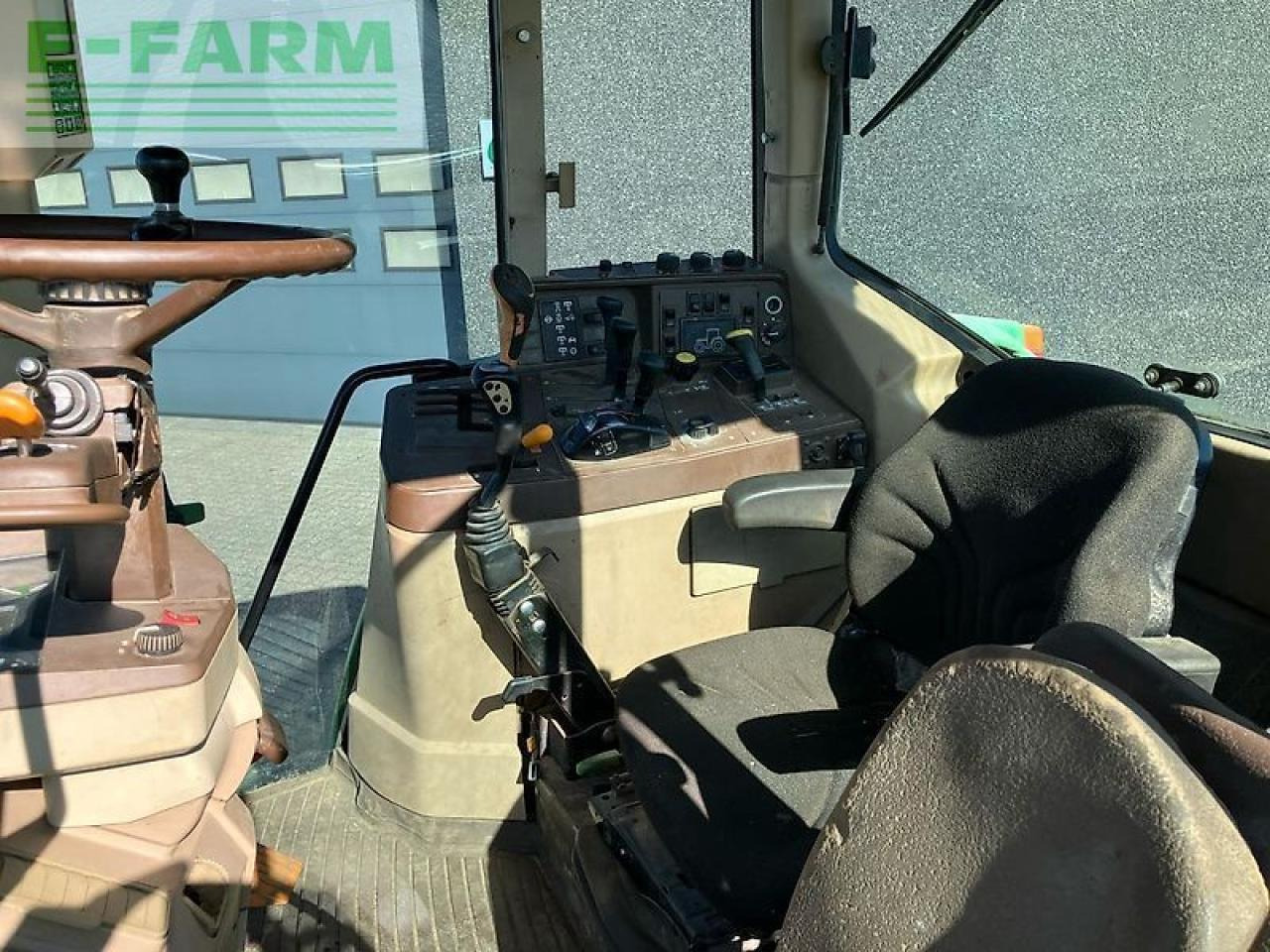 John Deere 6810 - Traktor: obrázek 3 John Deere 6810 - Traktor: obrázek 3