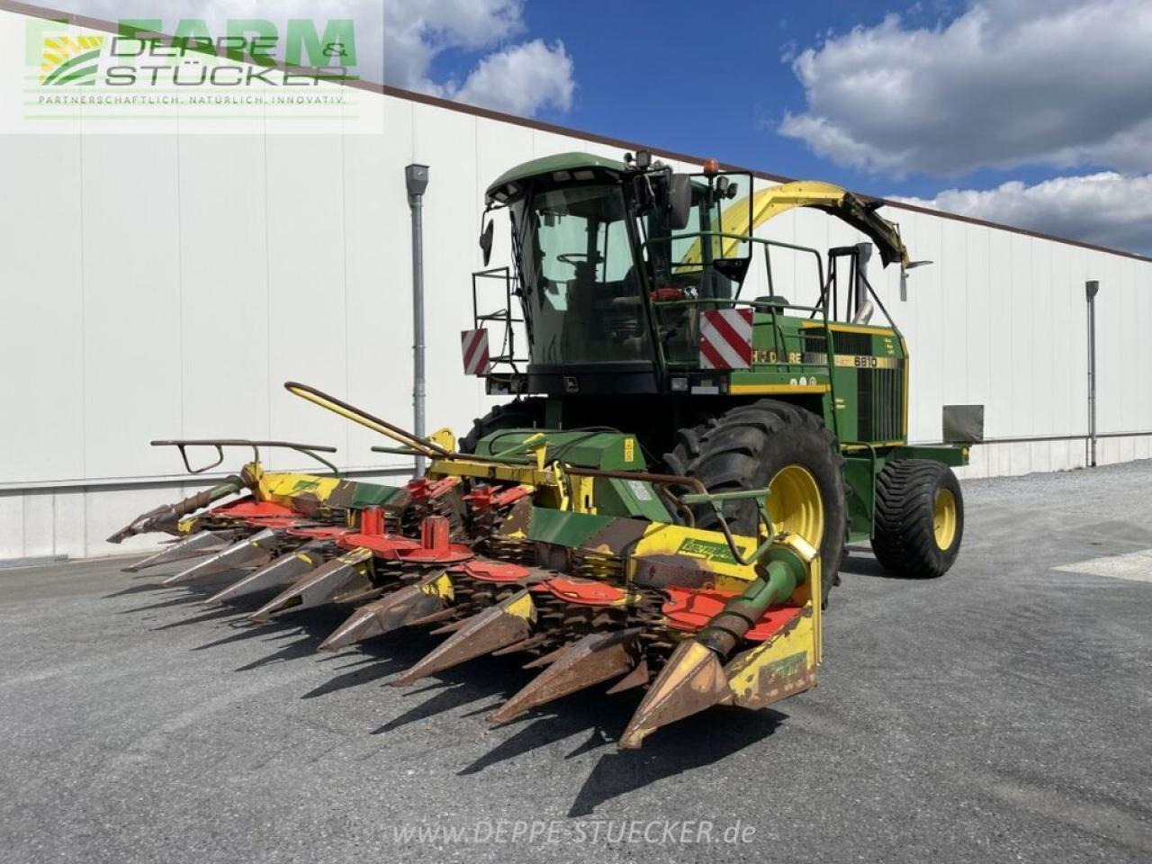 John Deere 6810 mit gebiss - Sklízecí řezačka: obrázek 1 John Deere 6810 mit gebiss - Sklízecí řezačka: obrázek 1