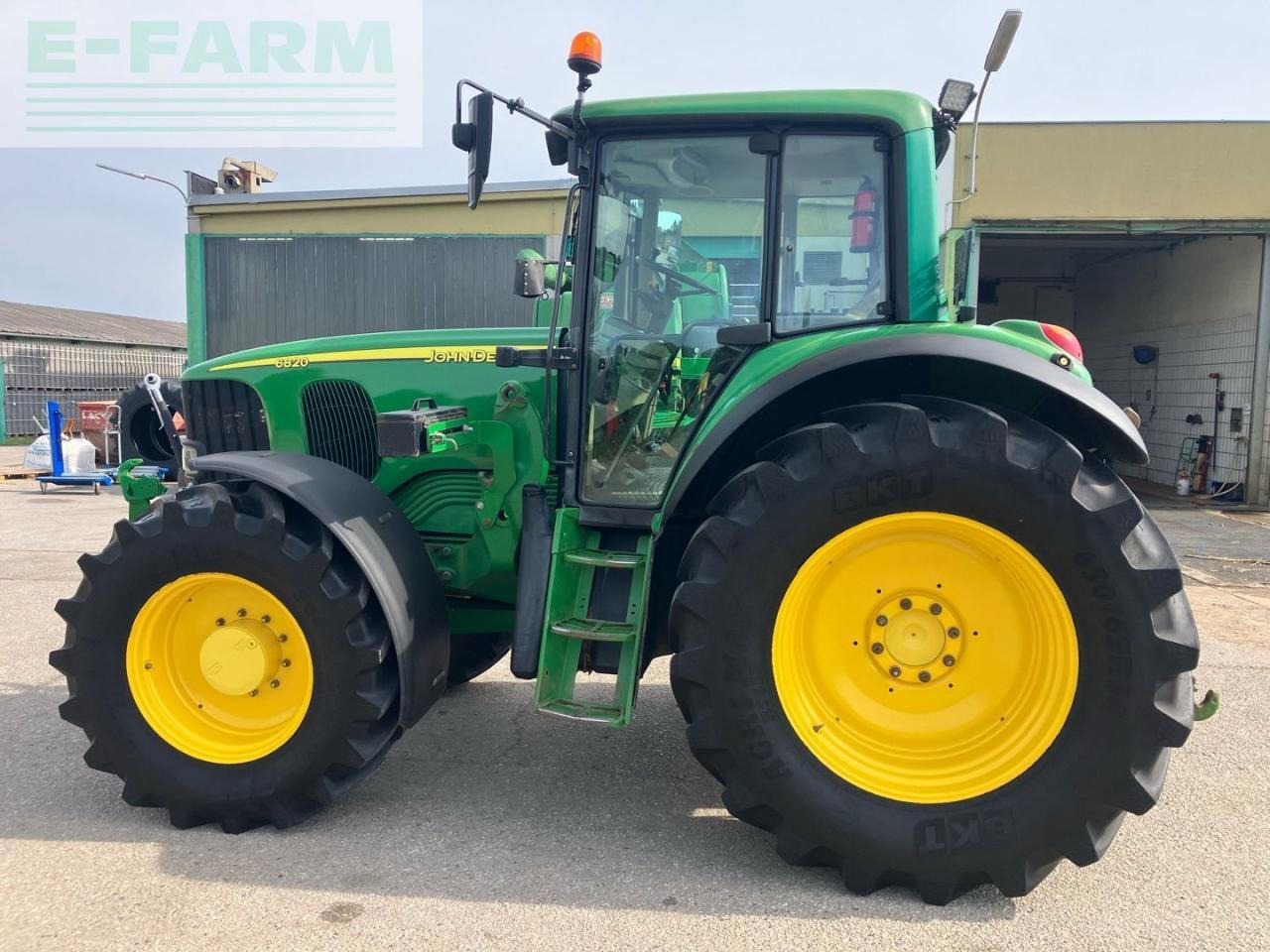John Deere 6820 Premium - Traktor: obrázek 2 John Deere 6820 Premium - Traktor: obrázek 2