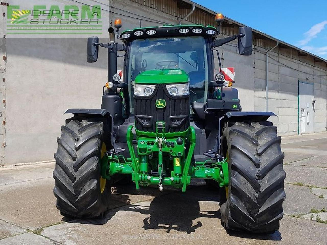 John Deere 6r 215 - Traktor: obrázek 4 John Deere 6r 215 - Traktor: obrázek 4