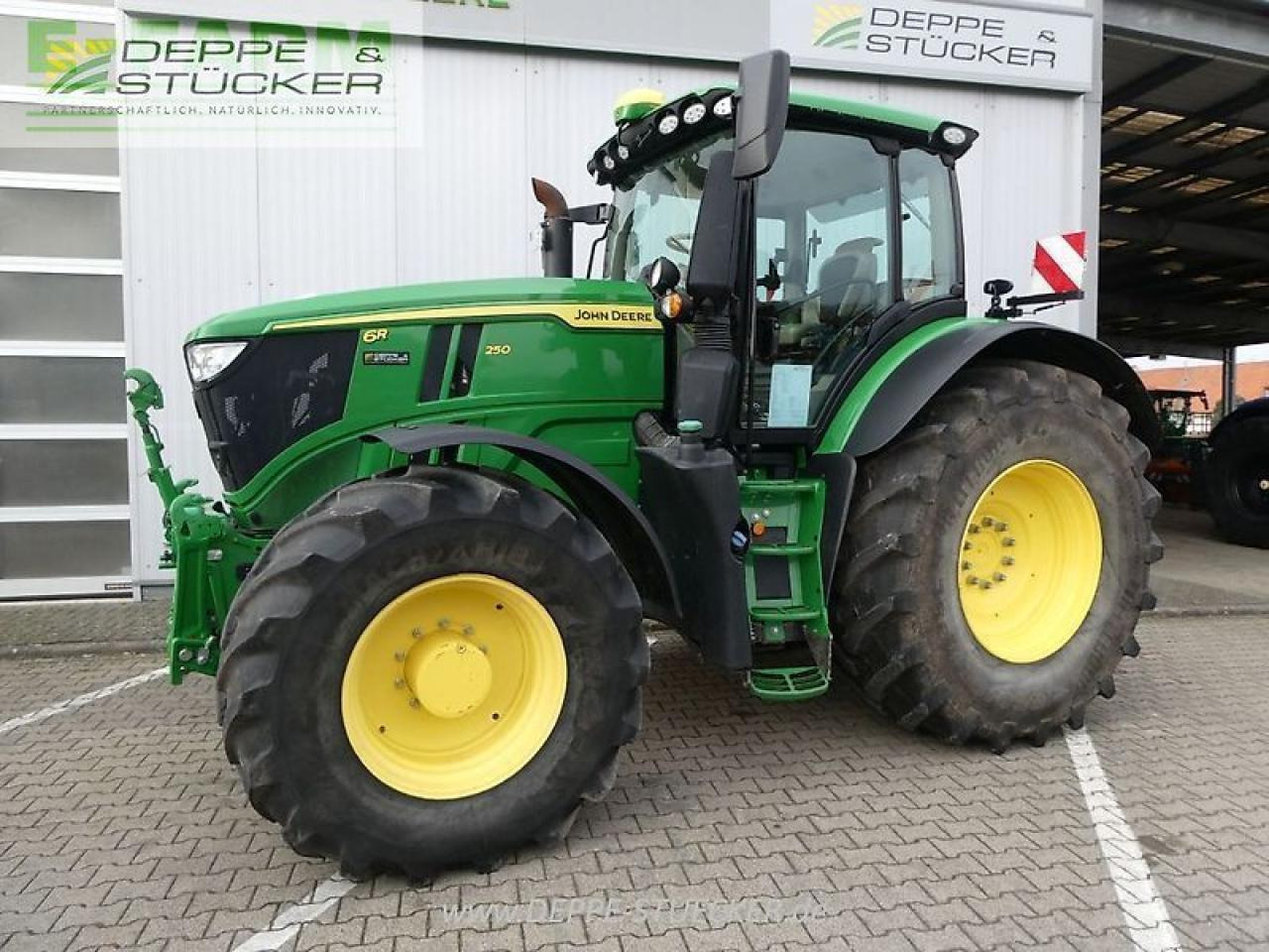 John Deere 6r 250 - Traktor: obrázek 2 John Deere 6r 250 - Traktor: obrázek 2