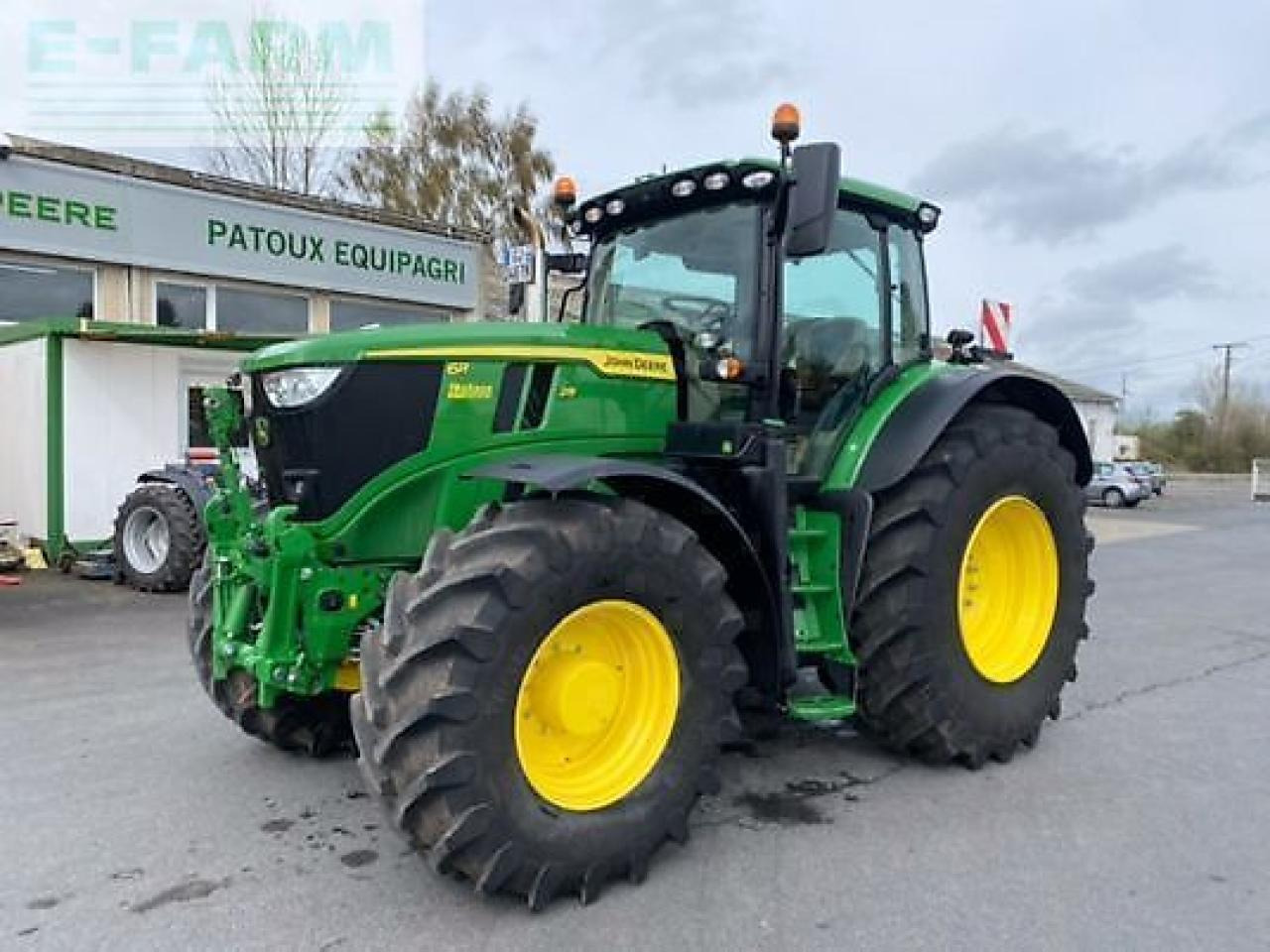 John Deere 6r215 - Traktor: obrázek 1 John Deere 6r215 - Traktor: obrázek 1