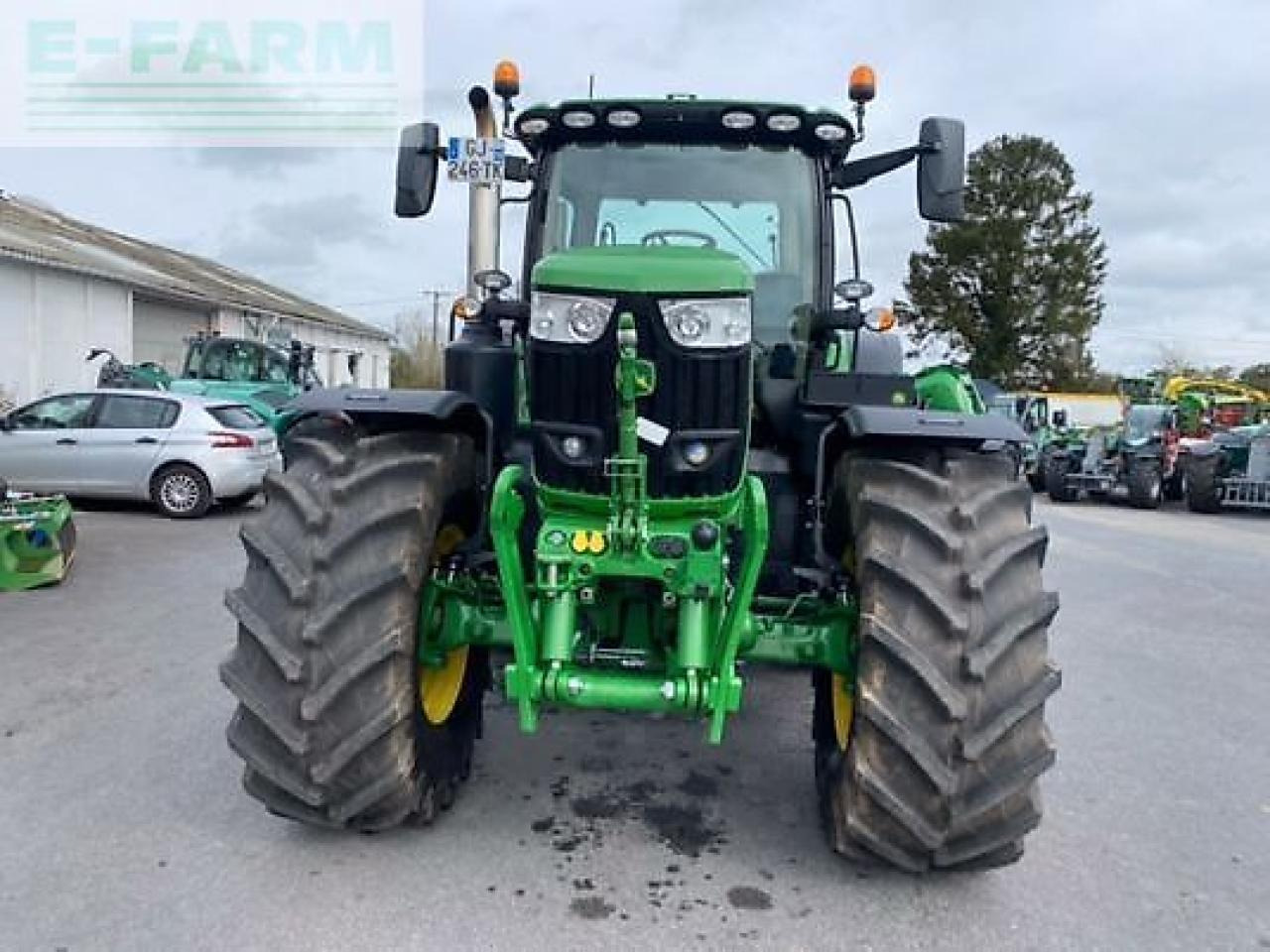 John Deere 6r215 - Traktor: obrázek 2 John Deere 6r215 - Traktor: obrázek 2