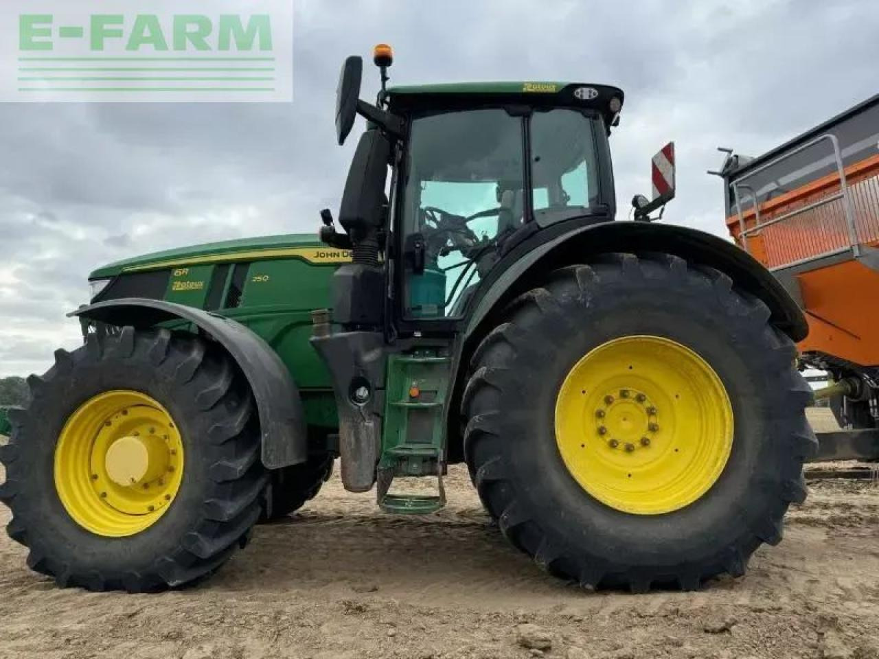 John Deere 6r250 - Traktor: obrázek 1 John Deere 6r250 - Traktor: obrázek 1