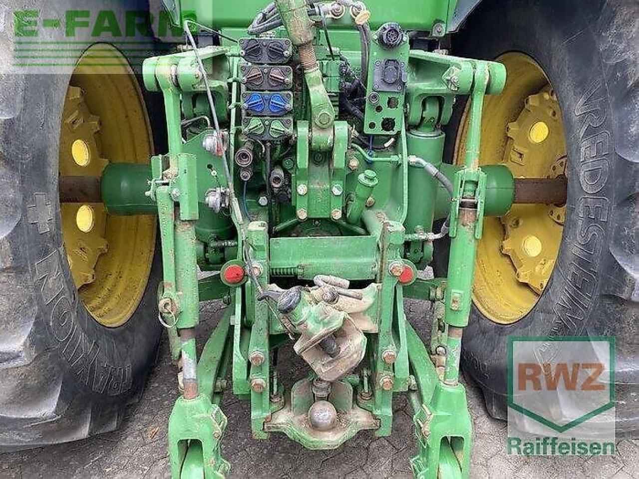 John Deere 8245r - Traktor: obrázek 3 John Deere 8245r - Traktor: obrázek 3