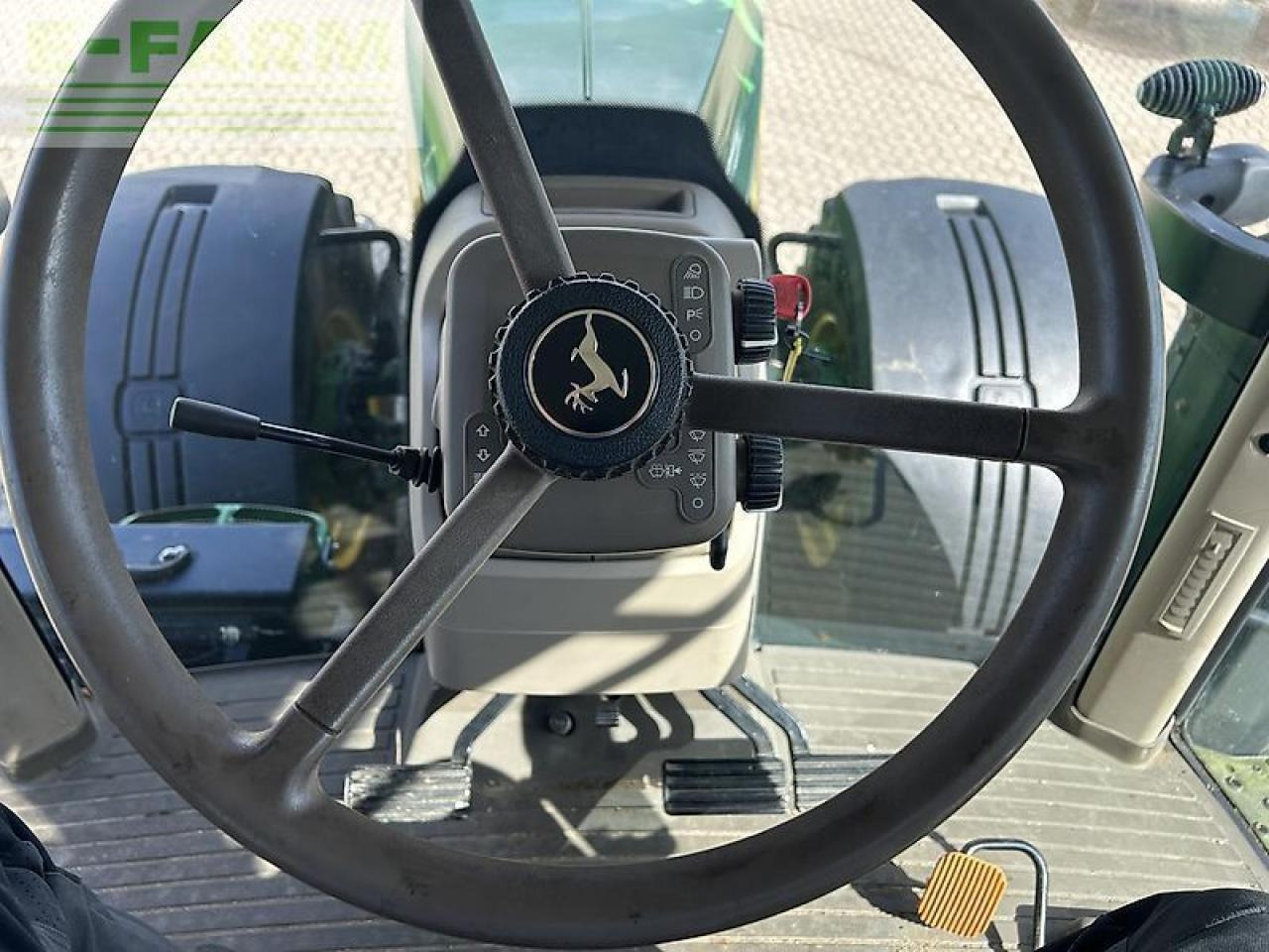 John Deere 8320r - Traktor: obrázek 4 John Deere 8320r - Traktor: obrázek 4