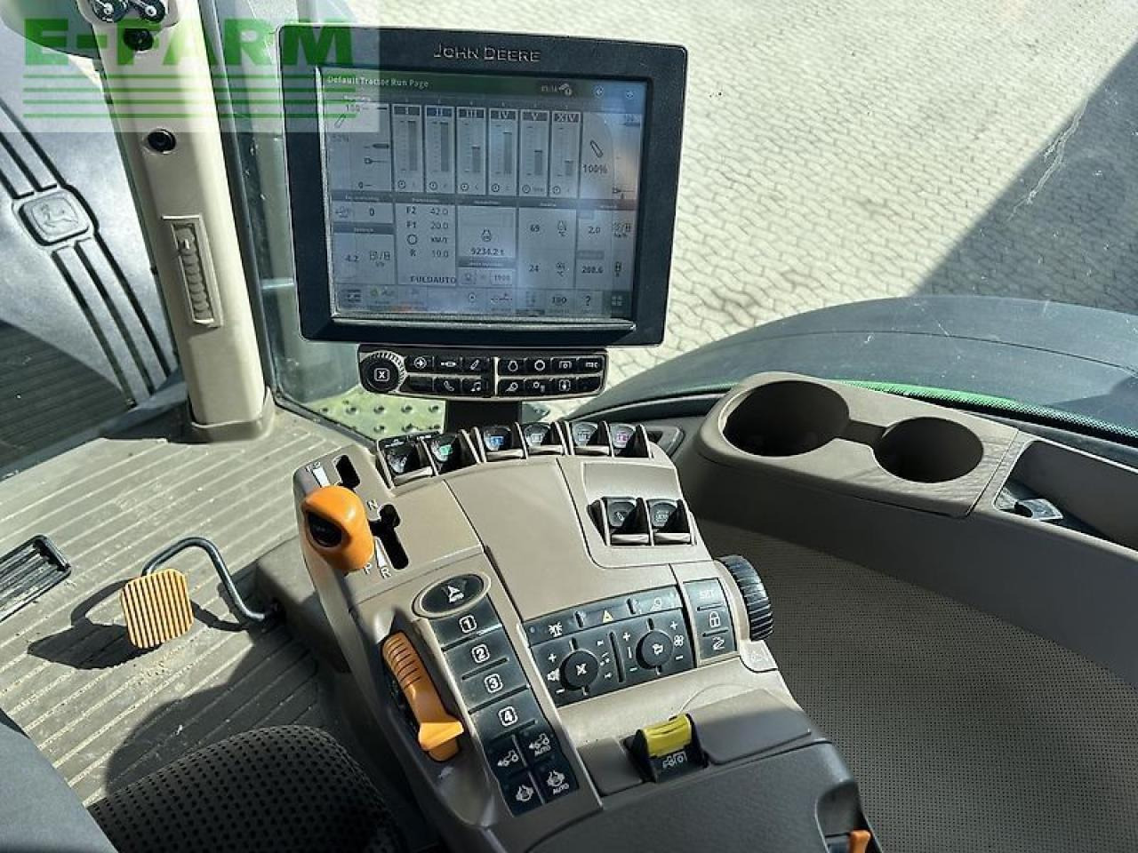 John Deere 8320r - Traktor: obrázek 3 John Deere 8320r - Traktor: obrázek 3