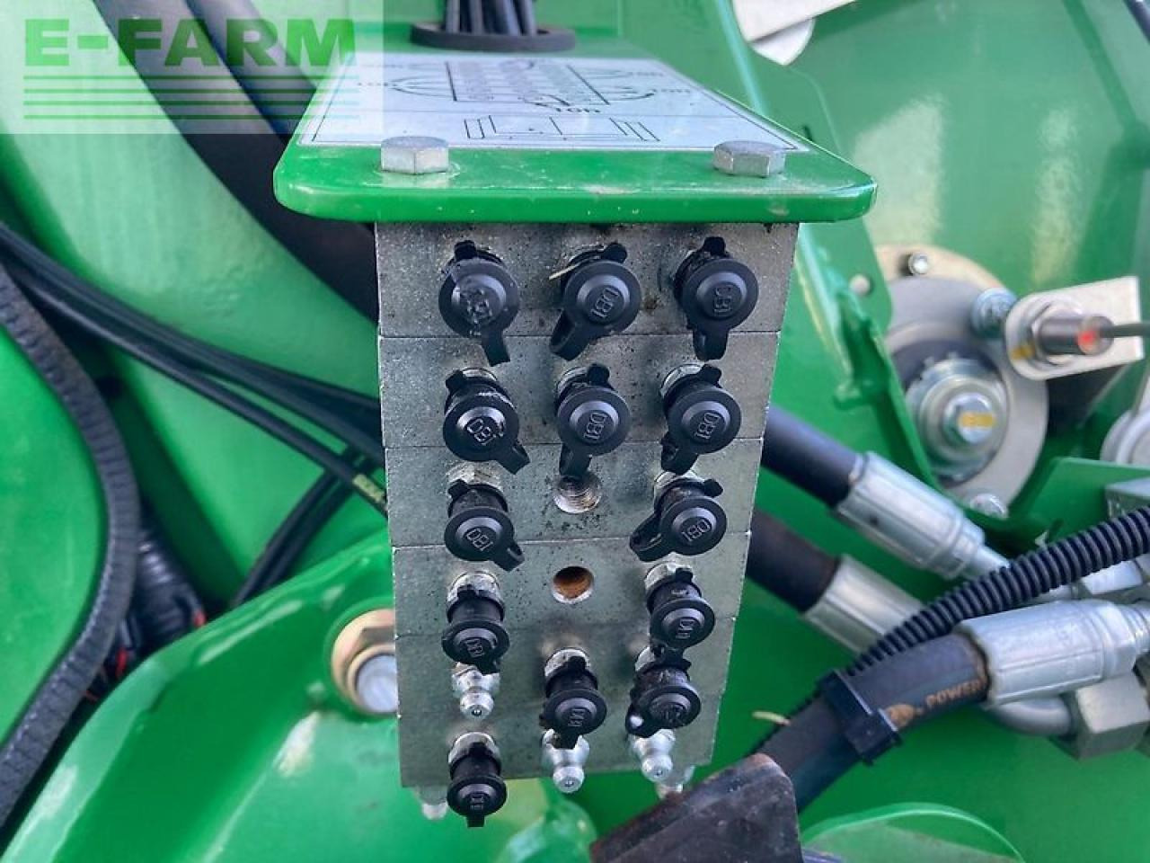 Lis na hranaté balíky John Deere 990 maxi cut 25: obrázek 16 Lis na hranaté balíky John Deere 990 maxi cut 25: obrázek 16